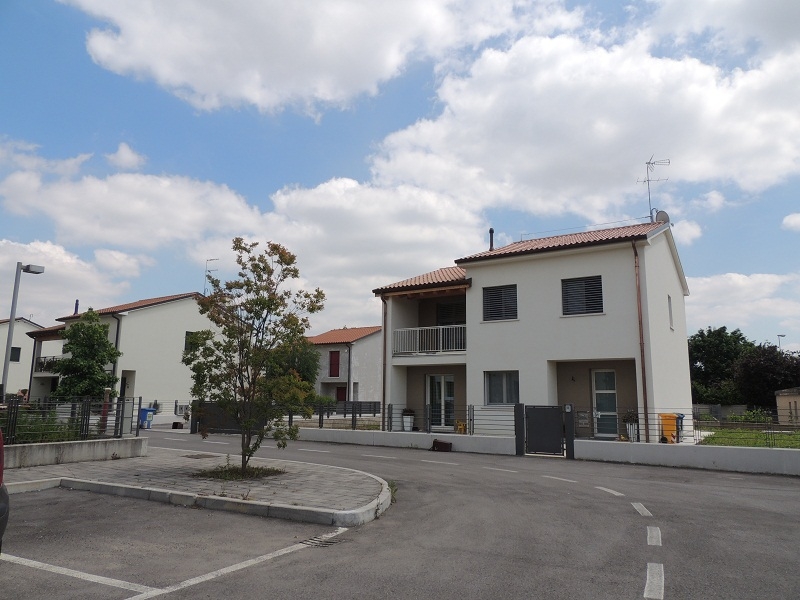 Un progetto che ha visto la costruzione di case indipendenti a Camalò di Povegliano, Treviso.